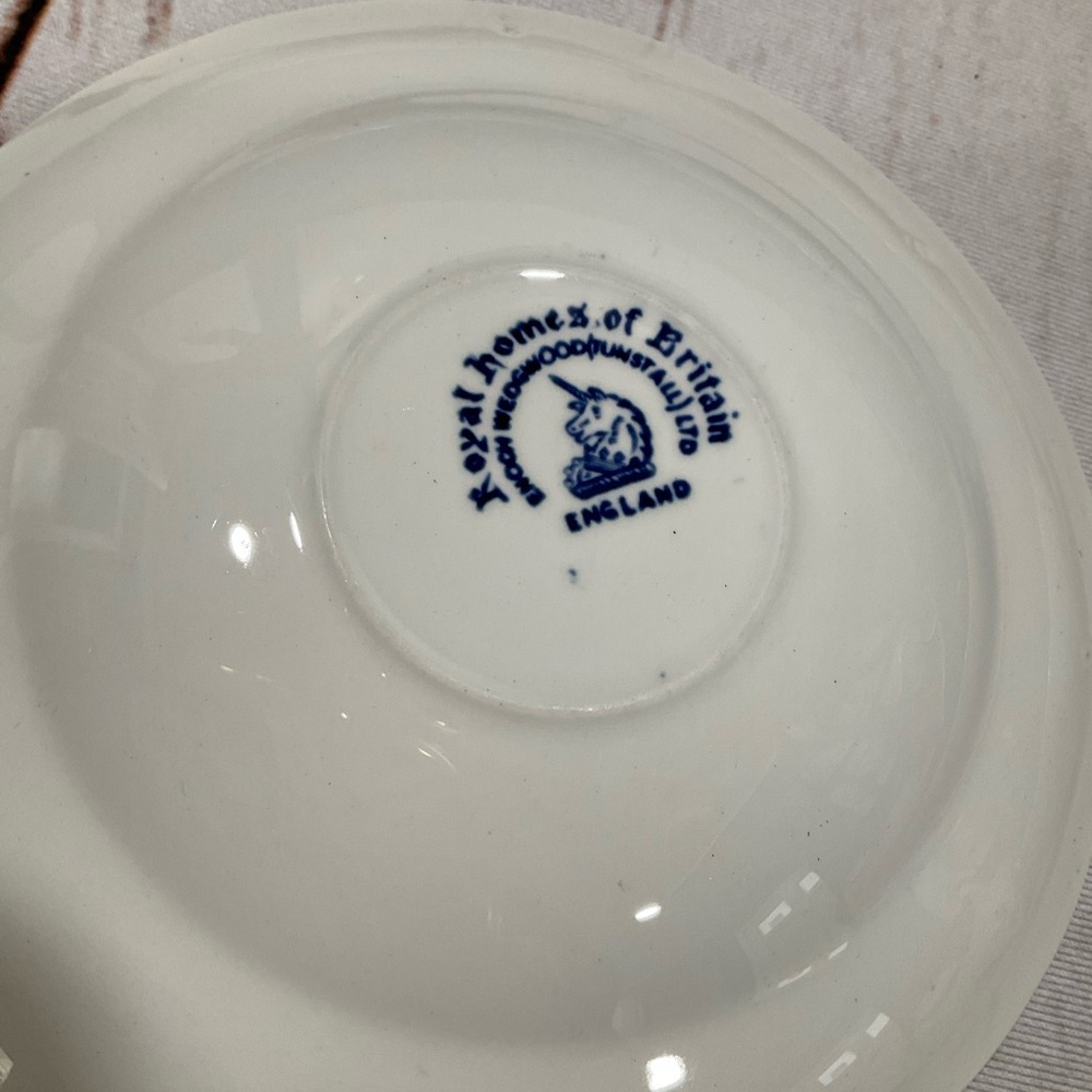 ENOCH WEDGWOOD TUNSTALL BLUE AND WHITE SAUCER ROYAL HOMES OF BRITAIN ENGLAND - Picture 3 of 9
